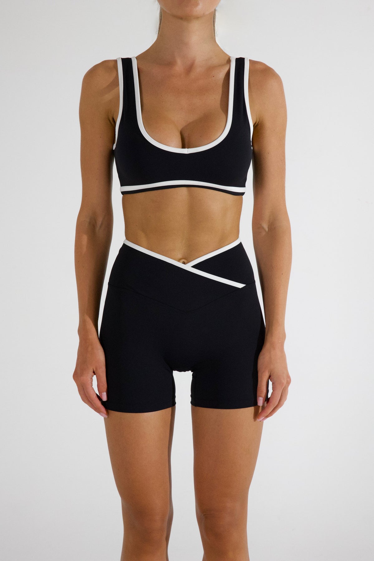 VIVIAN CROP - CAVIAR/WHITE TRIM