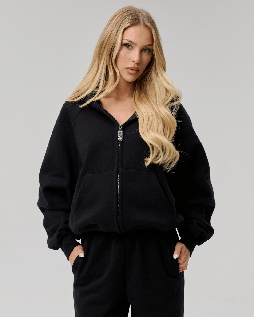 BASYQS BOXY ZIP UP - BLACK