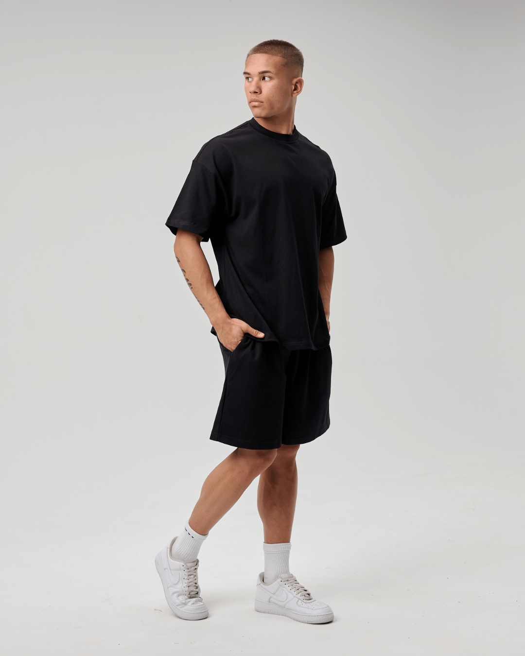 BASYQS SIGNATURE T-SHIRT - BLACK