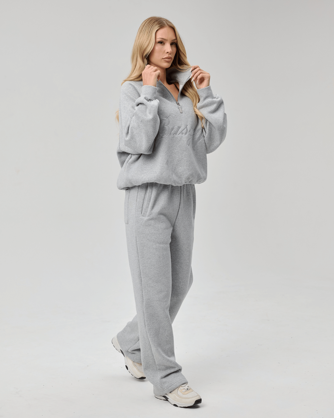 QUARTER ZIP - CURSIVE GREY