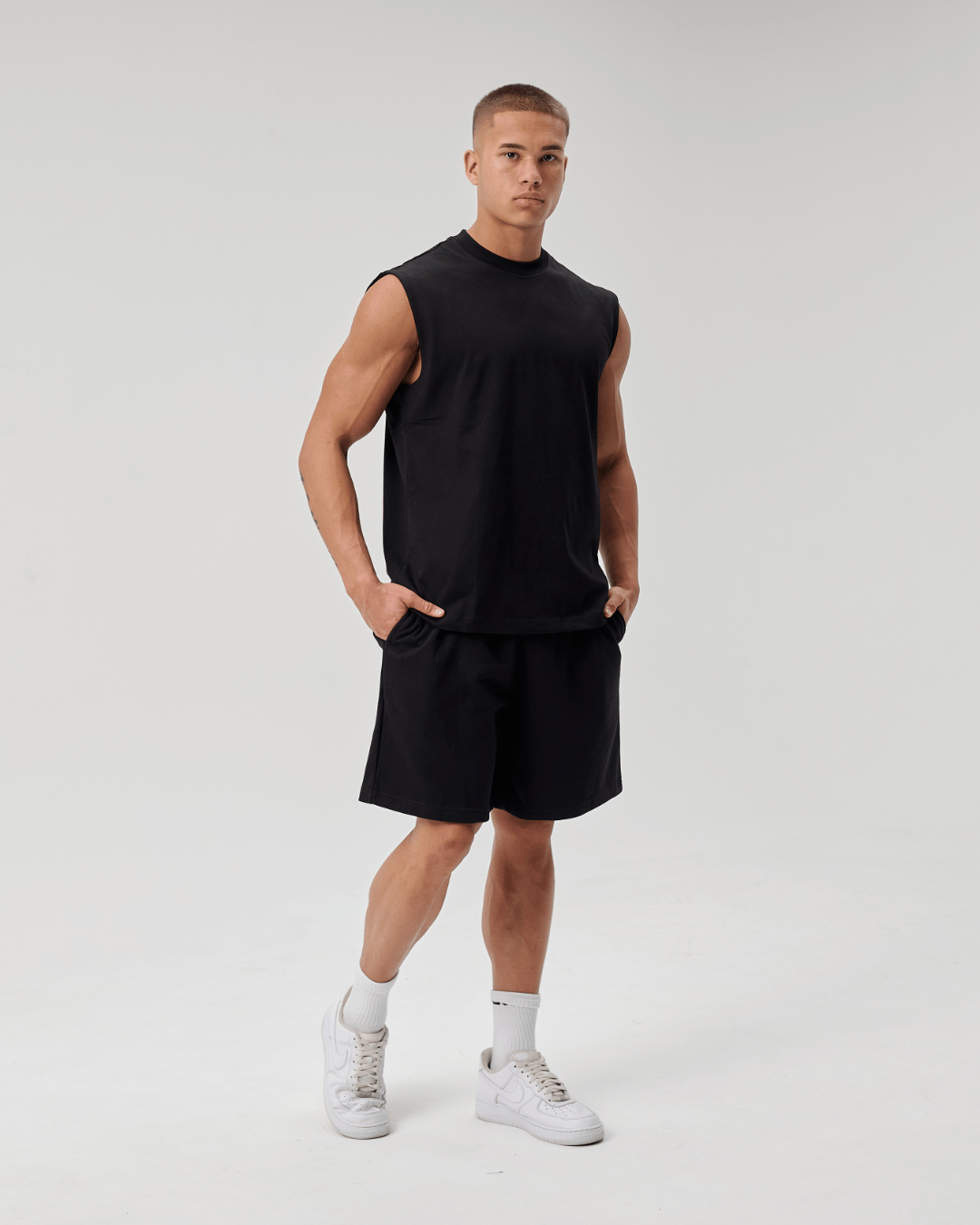 BASYQS TANK - BLACK