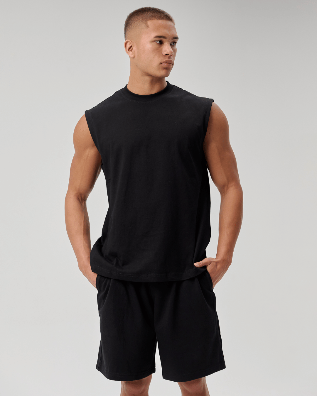 BASYQS TANK - BLACK