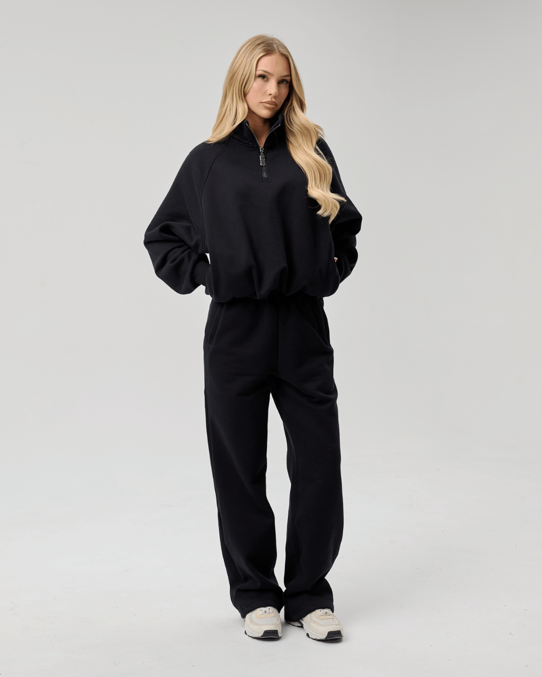QUARTER ZIP - BLACK