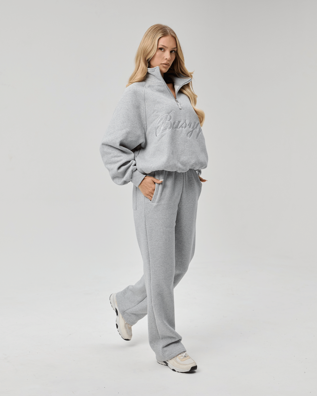QUARTER ZIP - CURSIVE GREY