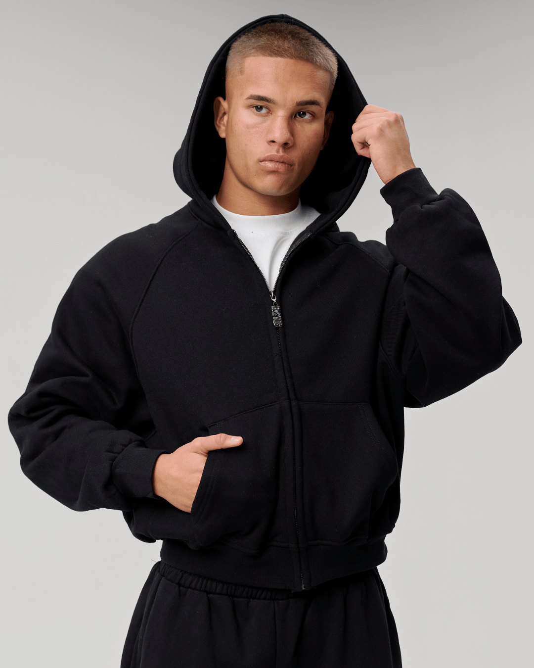 BASYQS BOXY ZIP UP - BLACK