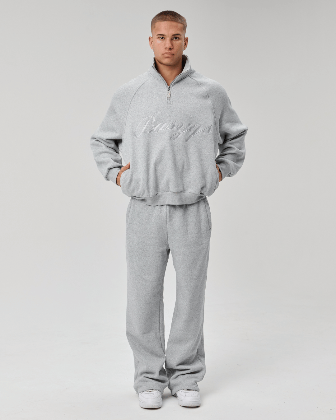 QUARTER ZIP - CURSIVE GREY