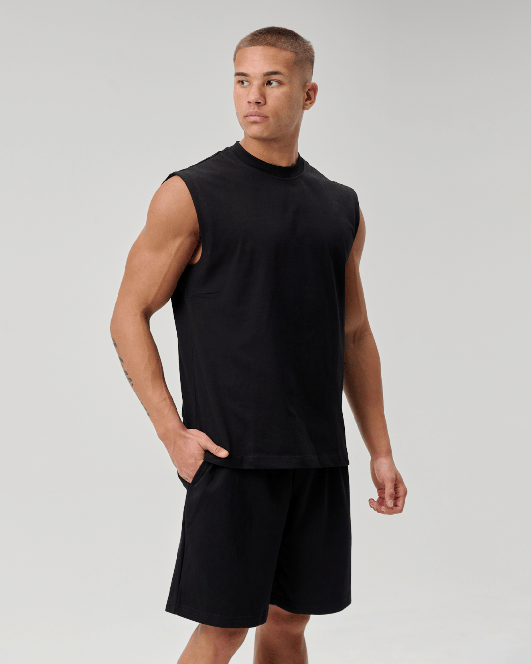 BASYQS TANK - BLACK