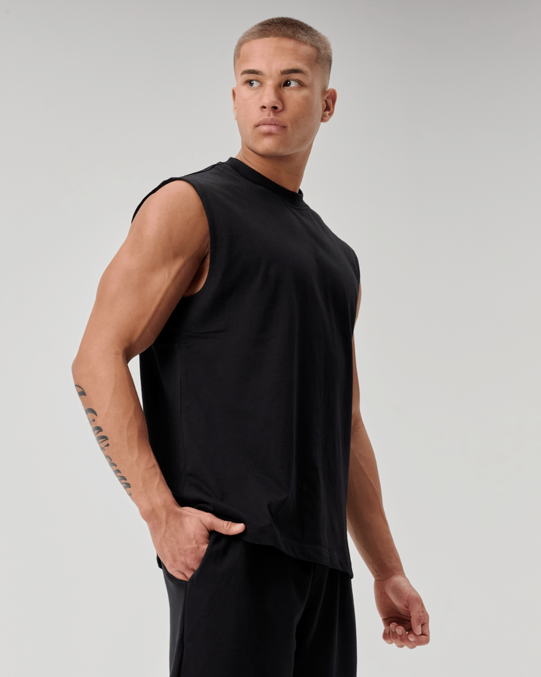BASYQS TANK - BLACK