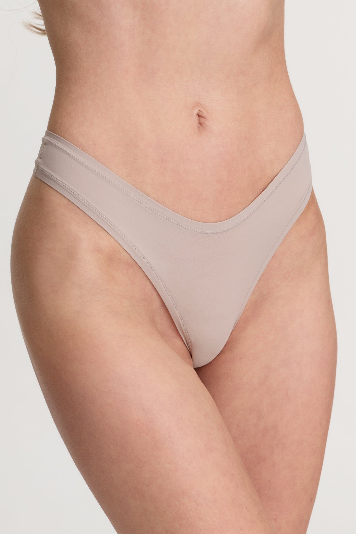 CHLOÉ THONG - ALMOND
