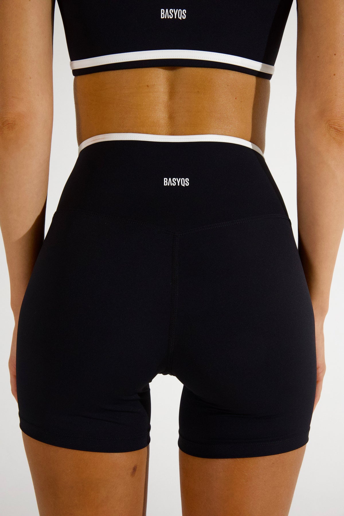 VIVIAN SHORTS - CAVIAR/WHITE TRIM