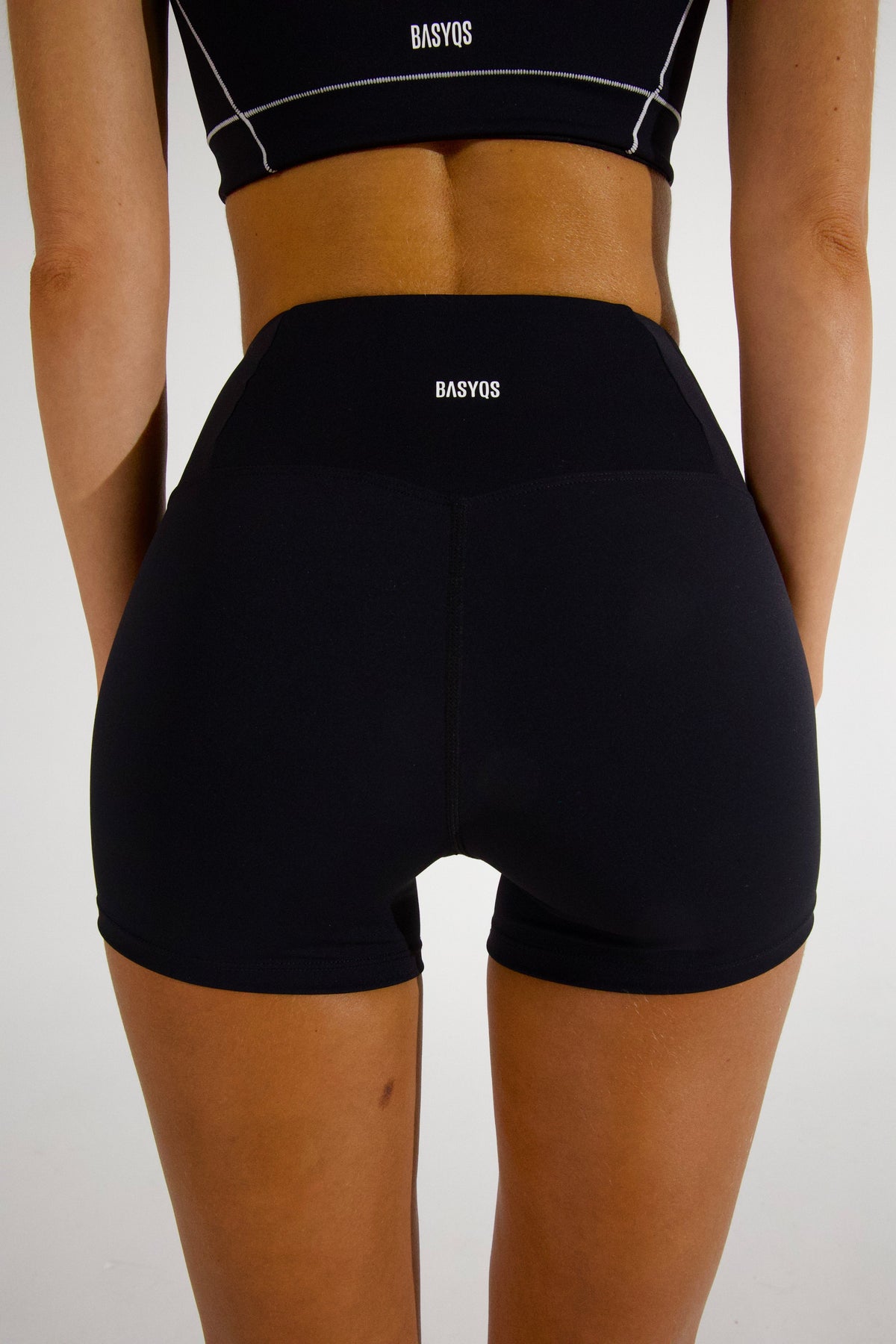 ELLIE SHORTS - CAVIAR/WHITE TRIM