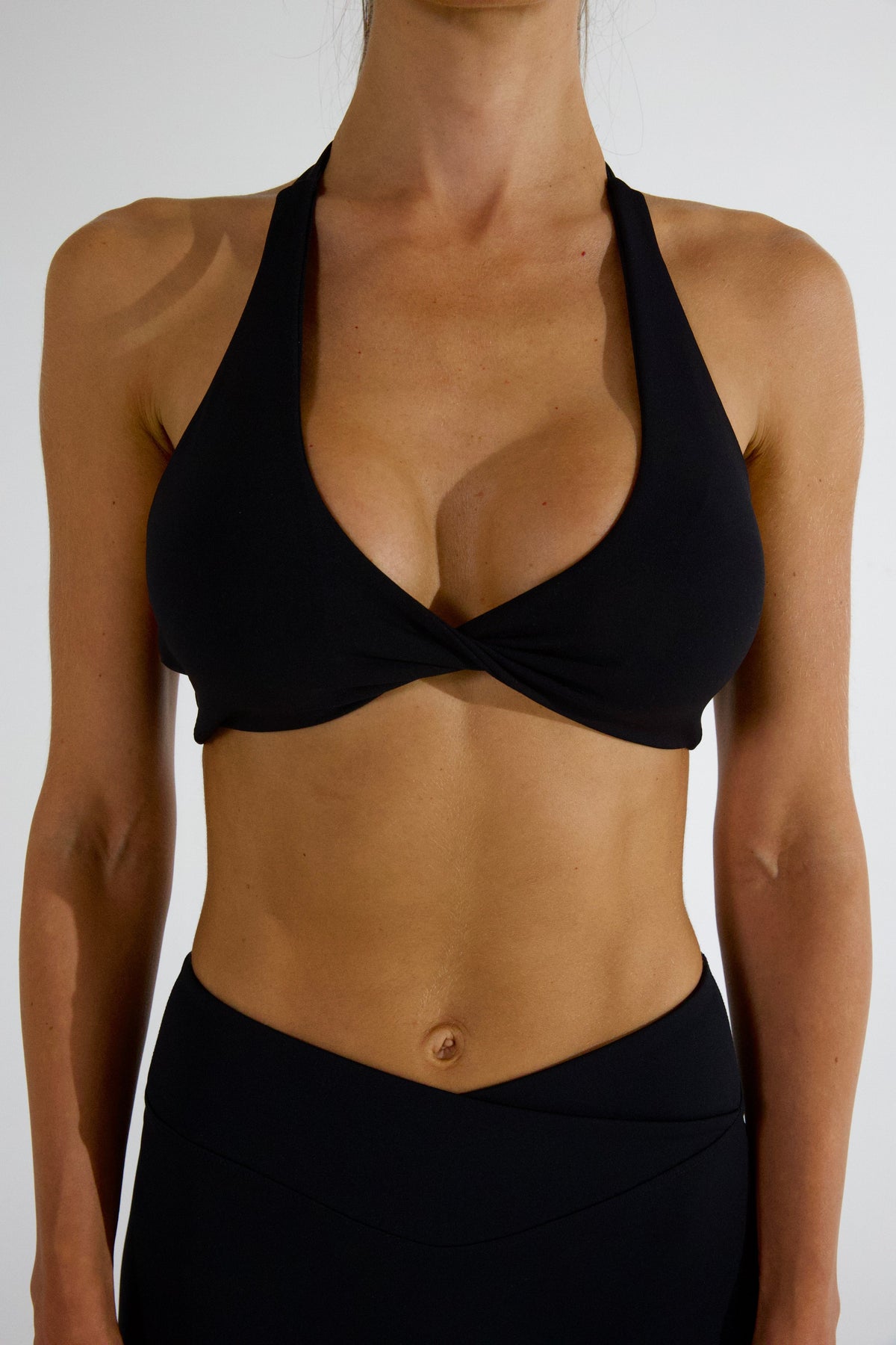 HAILEY TWIST CROP - CAVIAR