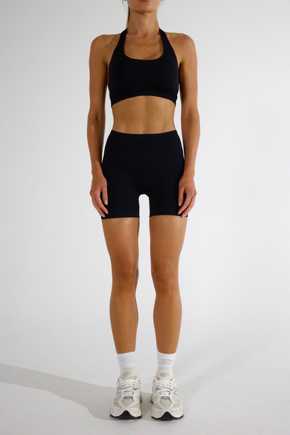 AURA SHORTS - CAVIAR